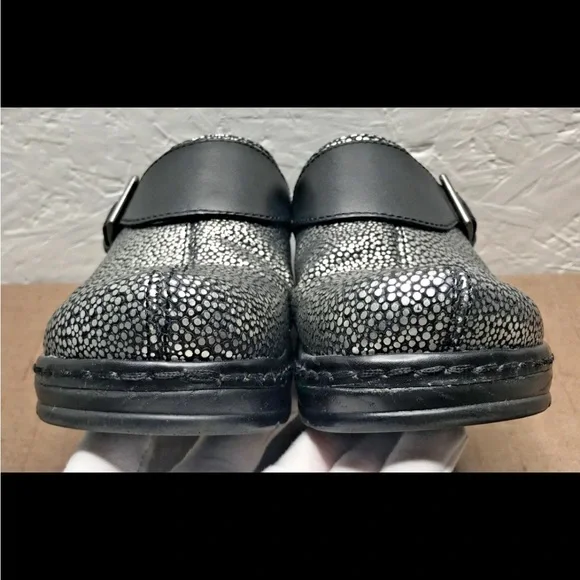 Klogs Austin Stingray Women's Clogs Silver Black Leather Size 8M Work Nursing - Picture 5 of 14